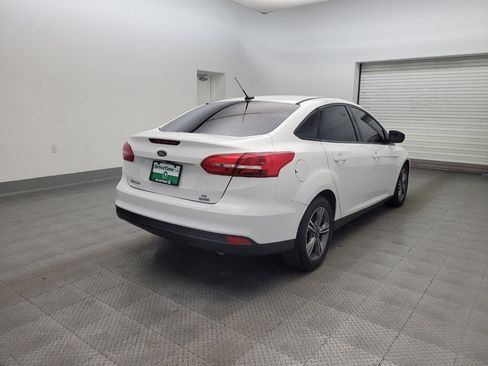 Used 2018 Ford Focus SE w/ SE Appearance Package FWD image 9