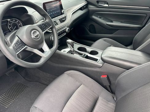 Used 2025 Nissan Altima 2.5 SV FWD image 10