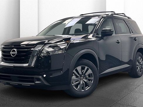 Certified 2025 Nissan Pathfinder SV image 3