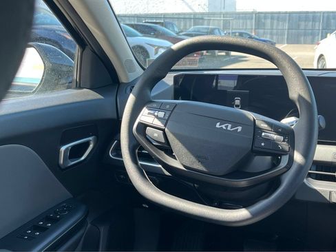 Used 2025 Kia K4 FWD image 28