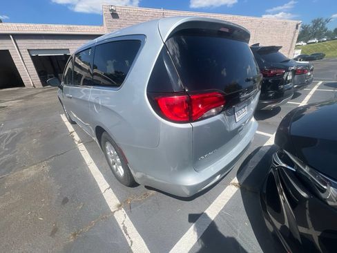 Used 2023 Chrysler Voyager LX FWD image 5