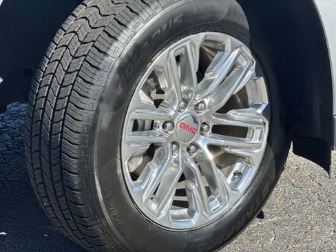 Used 2024 GMC Yukon SLT image 12