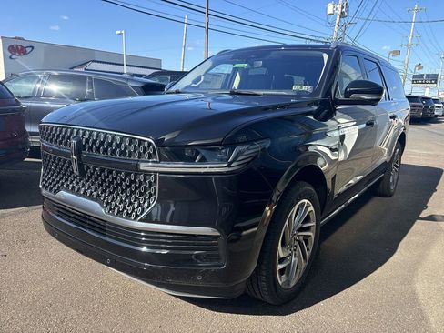 New 2025 Lincoln Navigator L Reserve image 2