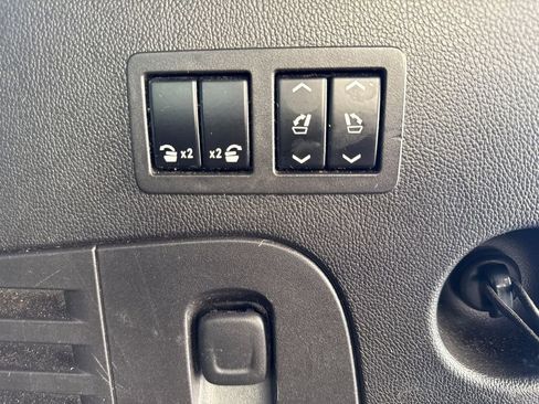 Used 2015 Cadillac Escalade Premium image 34