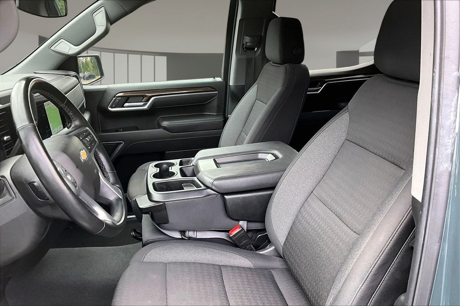 Used 2025 Chevrolet Silverado 1500 LT AWD/4WD image 24