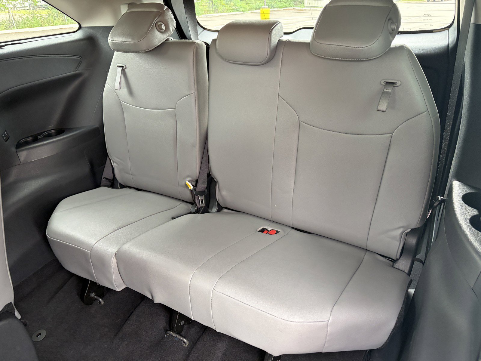 Used 2026 Toyota Sienna XLE FWD image 10