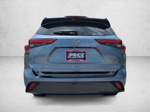 Used 2022 Toyota Highlander Limited FWD image 7