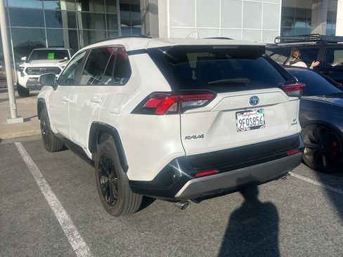 Used 2023 Toyota RAV4 SE w/ Convenience Package image 4