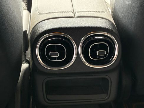 Used 2023 Mercedes-Benz GLC 300 4MATIC image 24