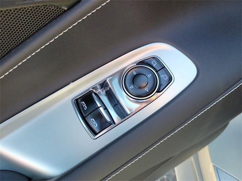 Used 2022 Chevrolet Corvette Stingray Convertible w/ Chrome Exterior Badge Package image 9