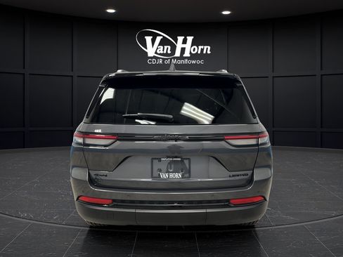 Used 2025 Jeep Grand Cherokee Limited w/ Black Appearance Package AWD/4WD image 6