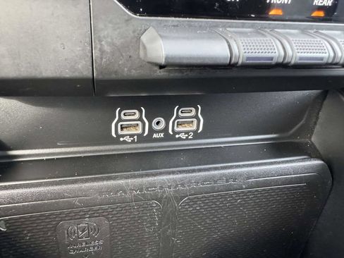 Used 2025 RAM 1500 Laramie AWD/4WD image 28