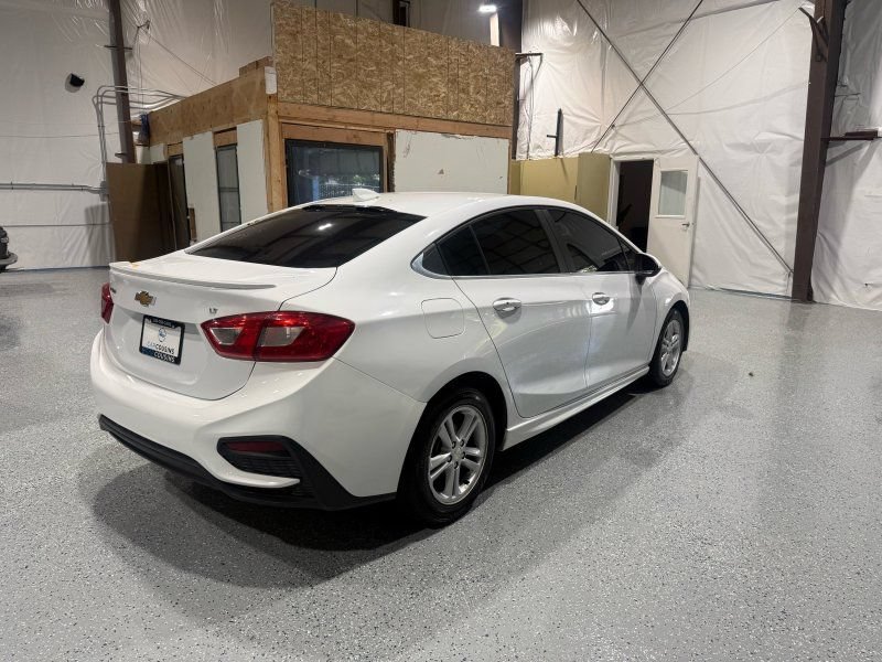 Used 2018 Chevrolet Cruze LT w/ Sun And Sound Package FWD image 6