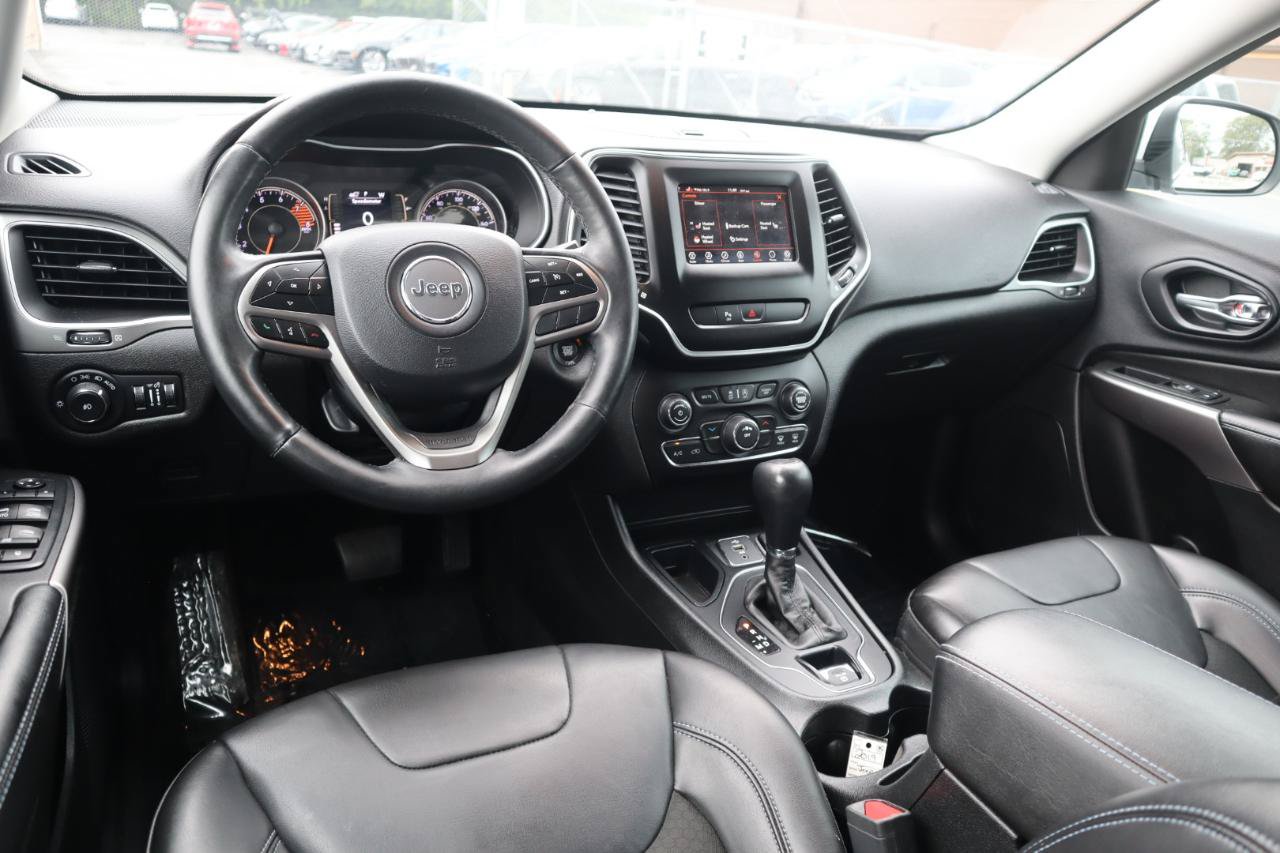 Used 2019 Jeep Cherokee Latitude Plus w/ Cold Weather Group FWD image 17