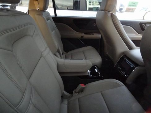 Certified 2024 Lincoln Aviator Reserve w/ Equipment Group 201A image 9