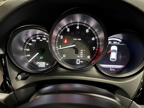 Used 2024 Porsche Macan image 31