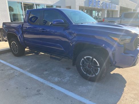 Used 2024 Toyota Tacoma TRD Sport AWD/4WD image 3