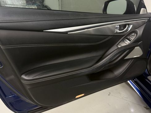 Used 2017 INFINITI Q60 3.0t w/ Cargo Package RWD image 19