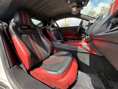 Used 2019 Aston Martin V8 Vantage Coupe image 27