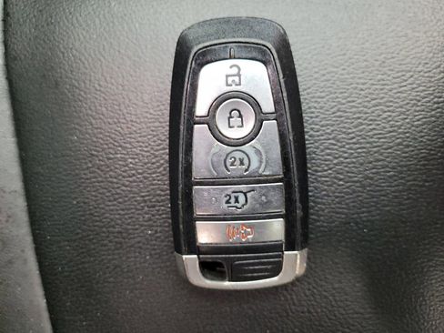 Used 2021 Ford Edge Titanium FWD image 32