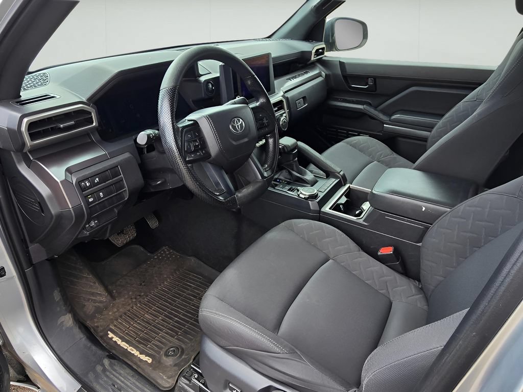 Used 2025 Toyota Tacoma SR5 AWD/4WD image 14