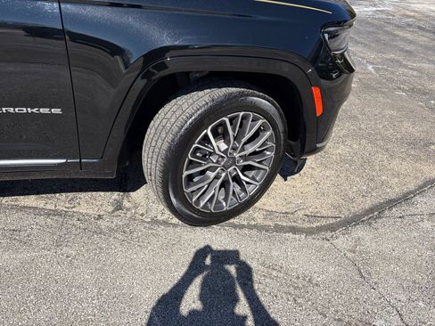 Used 2023 Jeep Grand Cherokee L Summit image 33