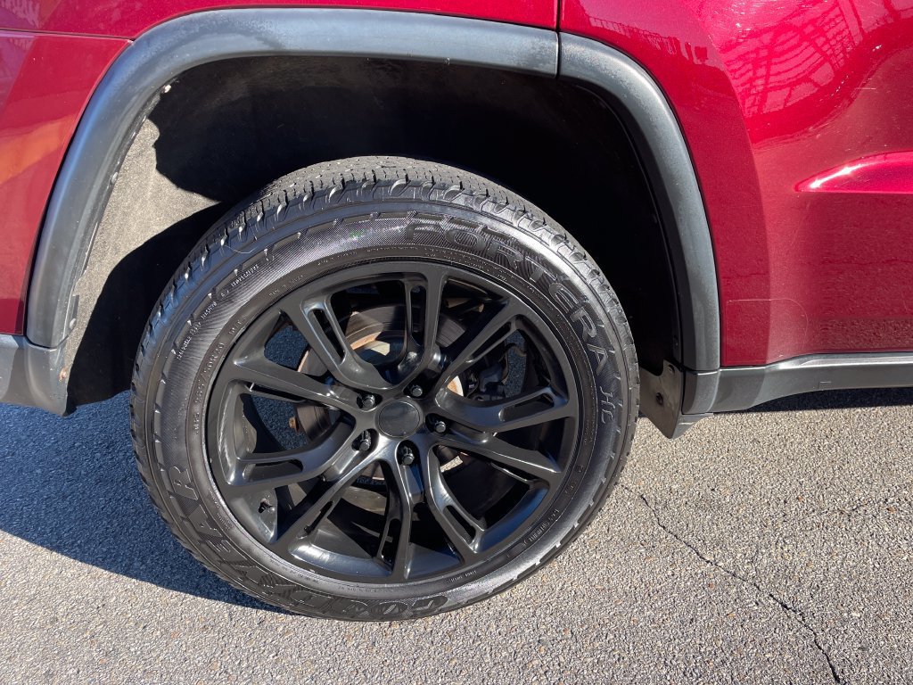 Used 2017 Jeep Grand Cherokee Limited AWD/4WD image 12