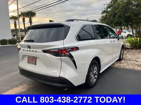 Used 2026 Toyota Sienna XLE FWD image 3