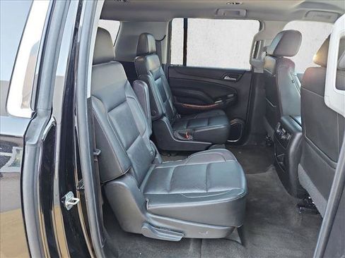 Used 2018 Chevrolet Suburban Premier AWD/4WD image 21