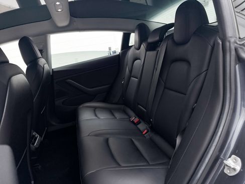 Used 2018 Tesla Model 3 Long Range RWD image 33