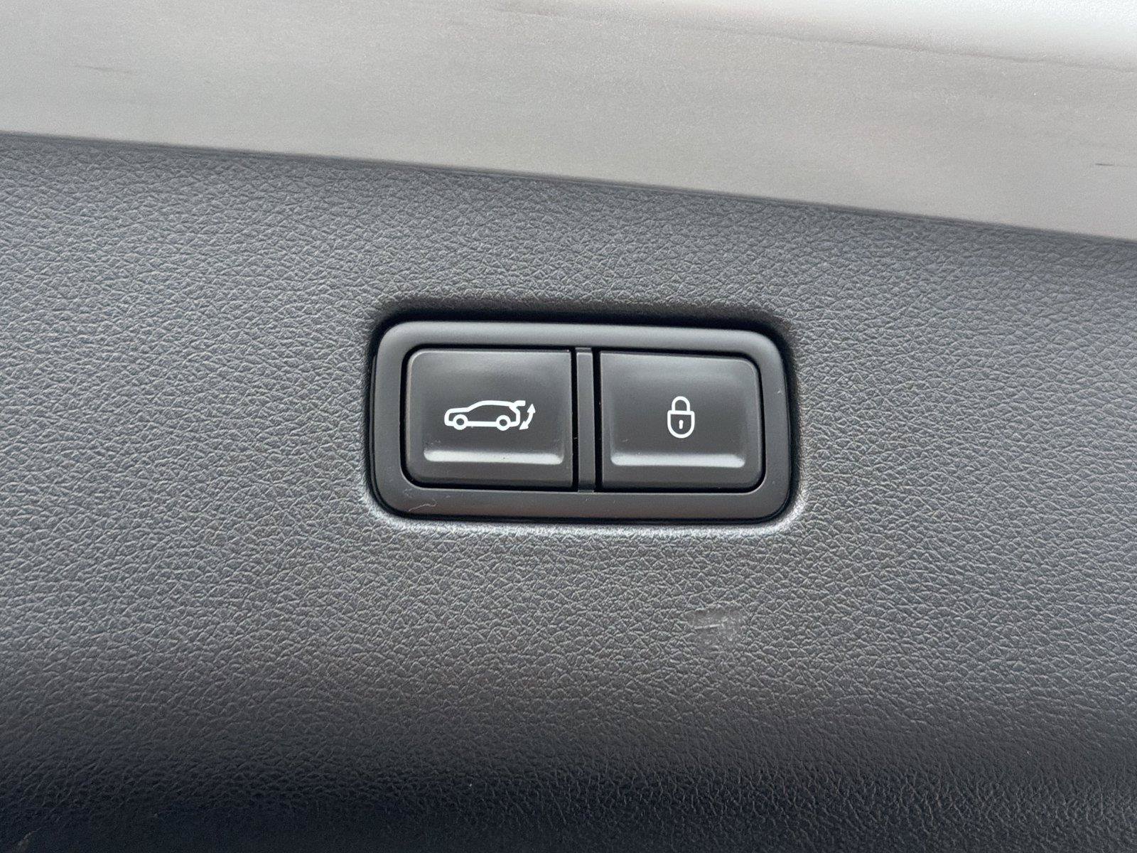 Used 2025 Genesis GV70 2.5T AWD/4WD image 18