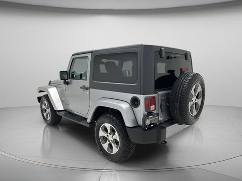 Used 2017 Jeep Wrangler Sahara w/ Connectivity Group AWD/4WD image 4