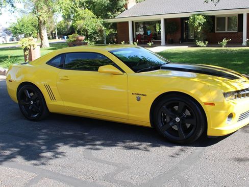 Used 2010 Chevrolet Camaro SS w/ RS Package RWD image 32