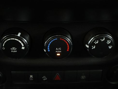 Used 2015 Jeep Wrangler Rubicon image 33