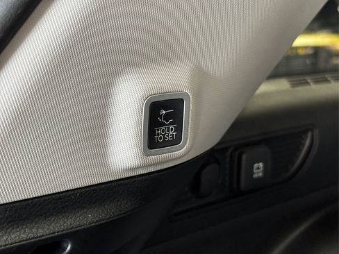 Used 2023 Jeep Grand Cherokee Limited w/ Luxury Tech Group II image 14