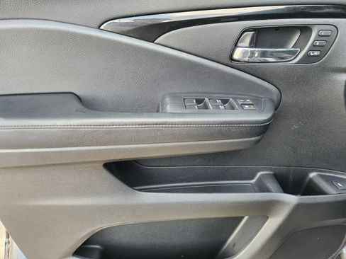 Used 2017 Honda Pilot Touring image 23