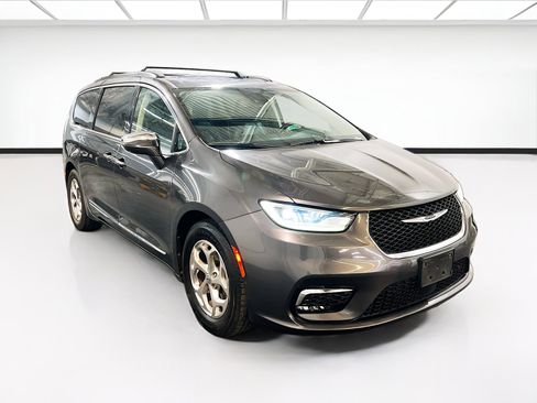 Used 2022 Chrysler Pacifica Limited FWD image 3