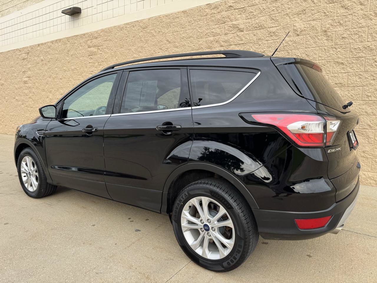 Used 2017 Ford Escape SE AWD/4WD image 4