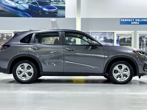 Used 2024 Honda HR-V LX image 8