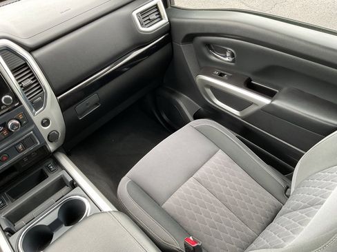 Used 2021 Nissan Titan SV w/ SV Convenience Package image 16