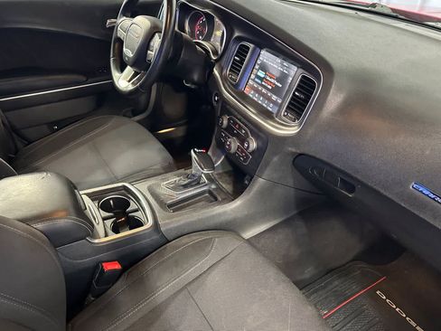 Used 2017 Dodge Charger SXT RWD image 17