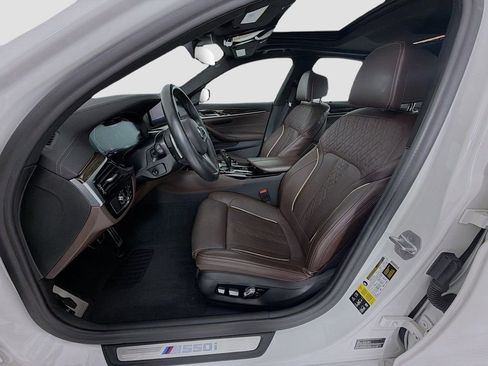 Used 2021 BMW M550i xDrive w/ Dynamic Handling Package image 23