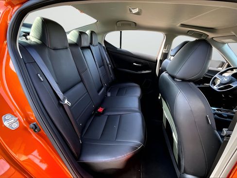 Used 2025 Nissan Sentra SR w/ SR Premium Package FWD image 23