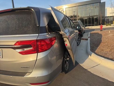 Used 2021 Honda Odyssey Touring image 15