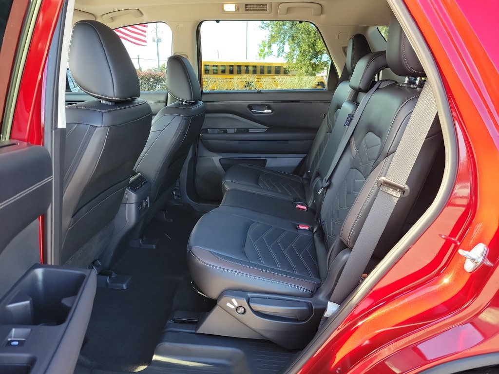 Certified 2024 Nissan Pathfinder Platinum w/ Cargo Package FWD image 11
