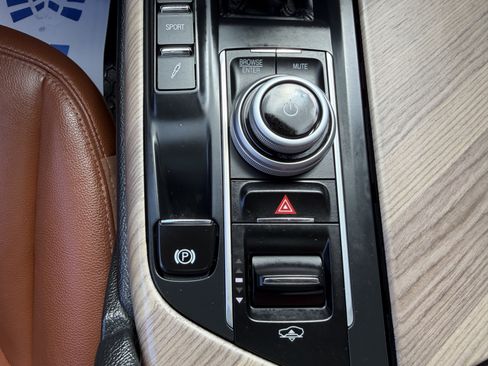 Used 2021 Maserati Levante S AWD/4WD image 39