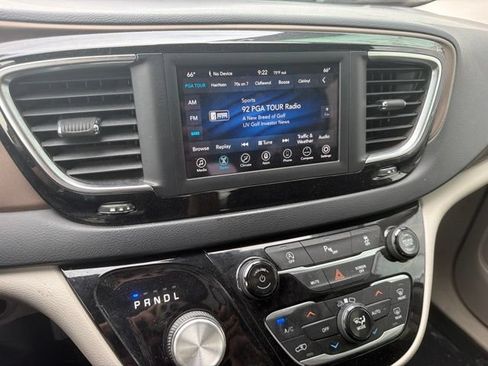 Used 2018 Chrysler Pacifica Touring Plus w/ Tire & Wheel Group FWD image 26