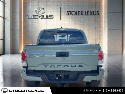 Used 2022 Toyota Tacoma TRD Sport w/ Technology Package AWD/4WD image 5