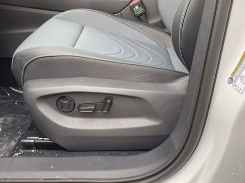 New 2026 Volkswagen Tiguan SE R-Line image 18