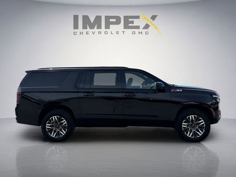 Used 2025 Chevrolet Suburban Z71 AWD/4WD image 6